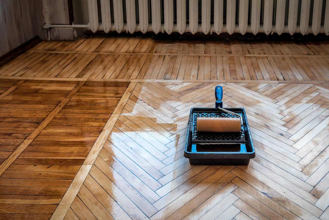 roller, varnish restoration of old parquet